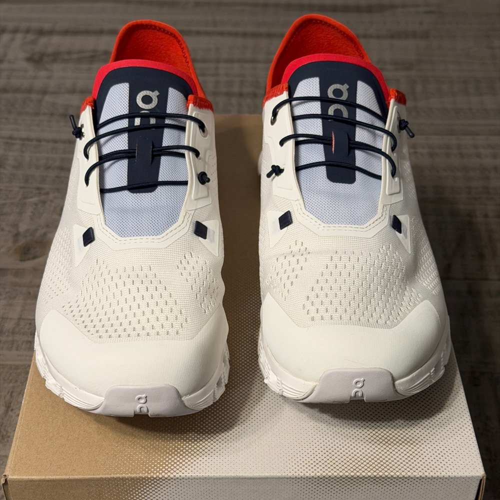 LIKE NEW! On Running Cloud 5 Coast Men’s Size 11, Ivory/Ink/Red